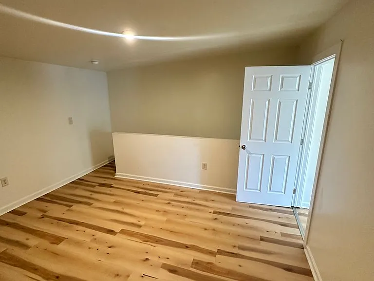 1211 W Poplar St — Photo 15