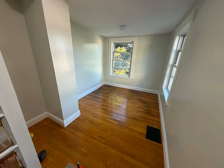 55 Adams Ave — Photo 5