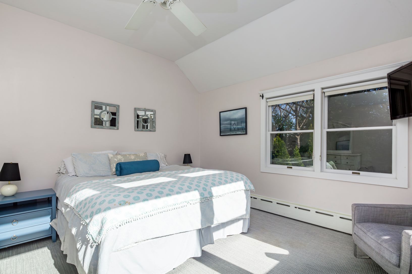  Sunrise/Sunset views to backyard 