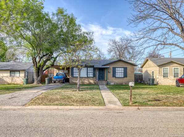 310 W PECOS ST, Uvalde, TX 78801
