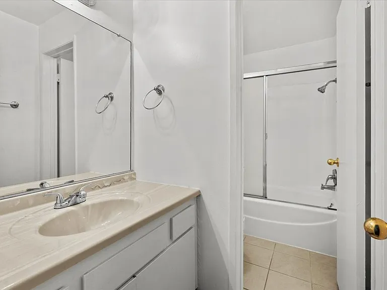 Woodman Apartments — Photo 12