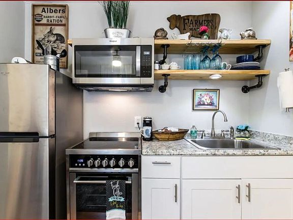 3rd image of 9008 San Benito Way APT E1