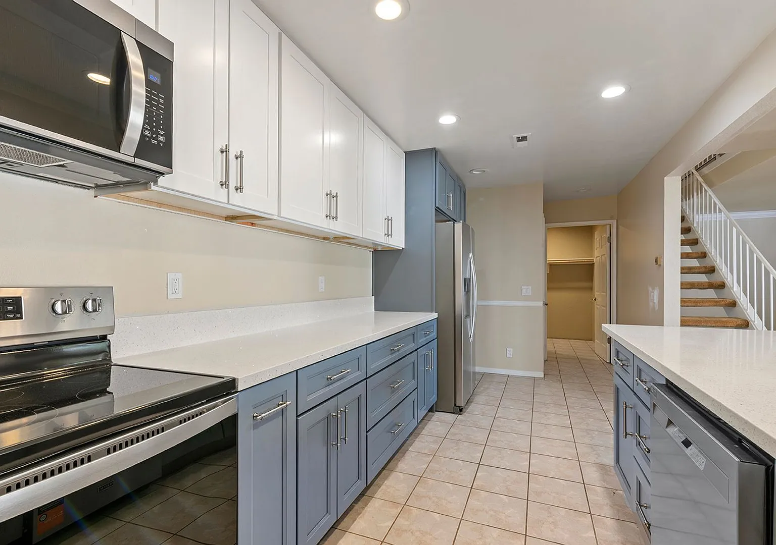 Charming 3 bed 2.5 bath Townhome! — Photo 3