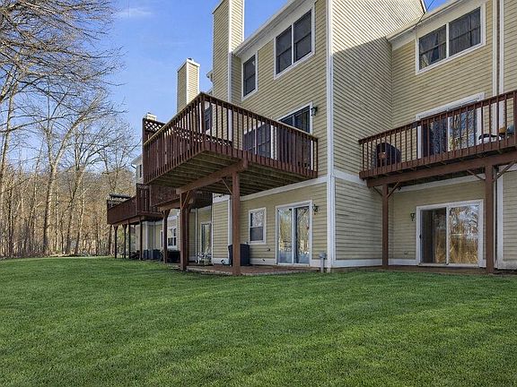 3rd image of 305 Glenwood Dr Unit 3