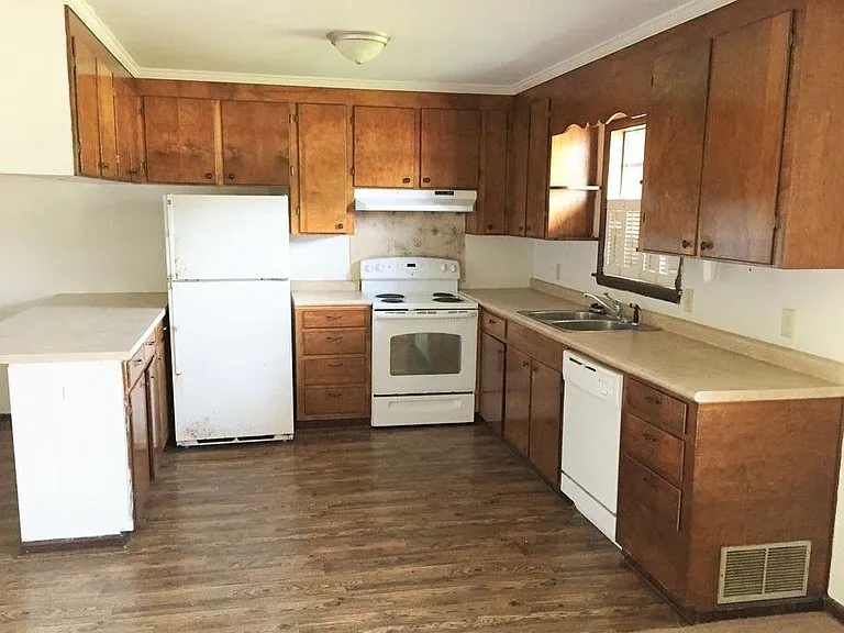 101 Catherine Ave — Photo 3