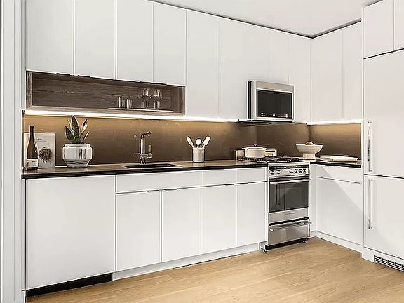 4th image of 70 W 37th St #Penthouse 24