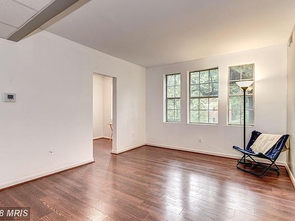 2nd image of 2005 Key Blvd #11-578