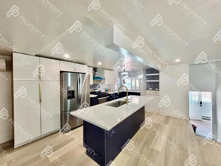 221 W 5th St — Photo 5