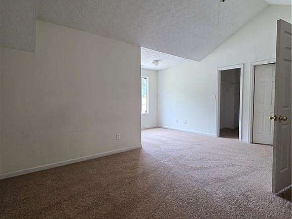 3rd image of 975 Windwood Ct