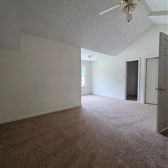 975 Windwood Ct — Photo 3
