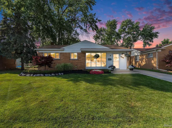 21207 Briarcliff St, Saint Clair Shores, MI 48082
