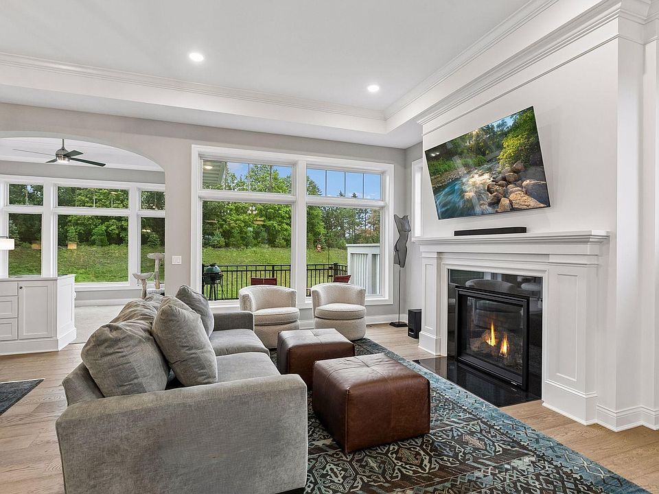 1st image of 89 Spring Farm Rd