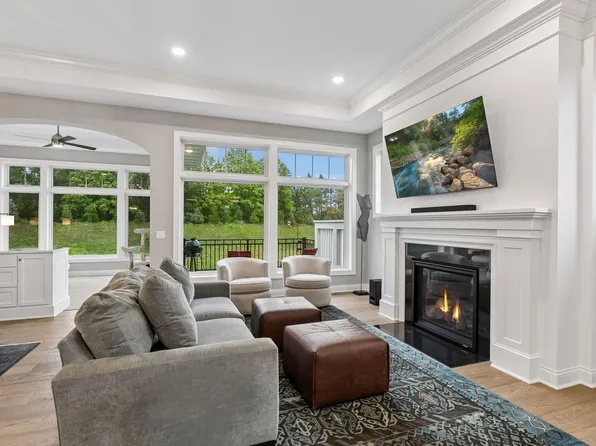 89 Spring Farm Rd, North Oaks, MN 55127