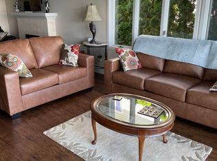 5084 Durnham Dr, Waterford, MI 48327