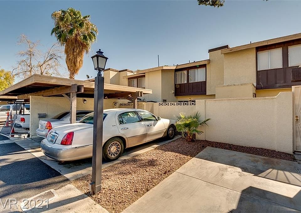 1st image of 586 Willow Green Dr