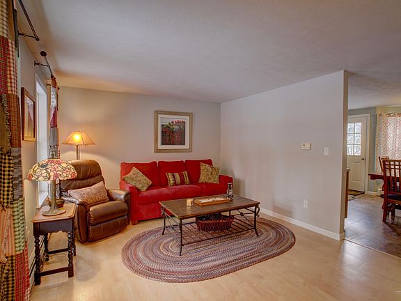 3rd image of 1 Garrison Oaks Dr