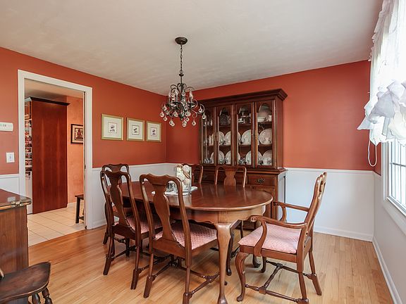 4th image of 63 Sherwood Dr