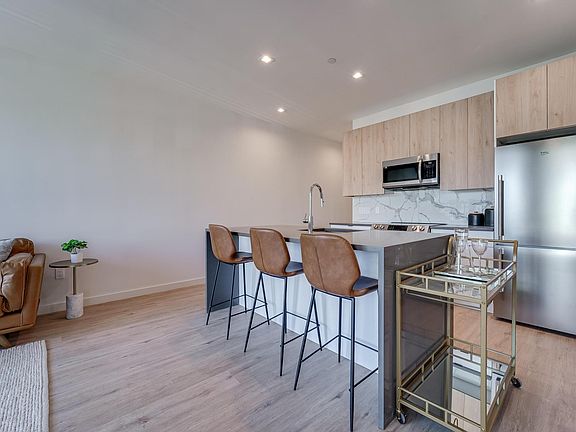 5th image of 311 Pine St APT 206