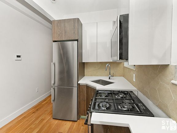 3rd image of 119 Grove St APT 3R