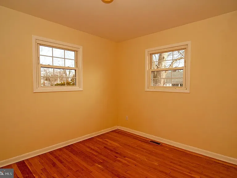 214 N Bradford St — Photo 11