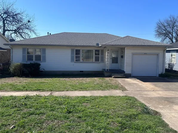 631 W 20th St, Ada, OK 74820