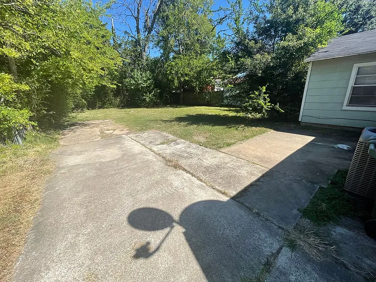 2640 Harrison St — Photo 10