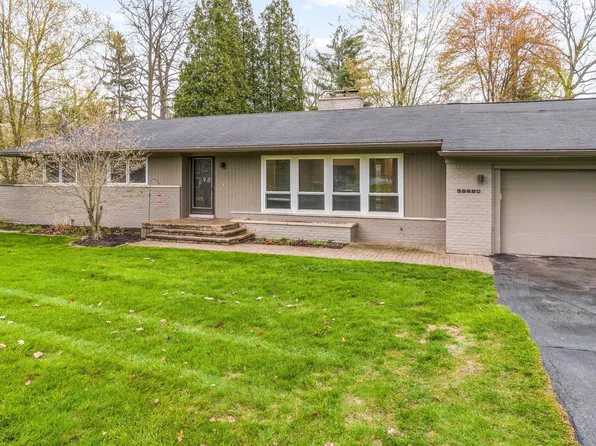 32620 W Haverford Dr, Franklin, MI 48025