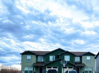 706 Fountain Blvd #A & B, Zillah, WA