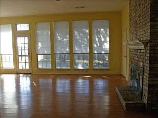 4th image of 1003 Essex Dr