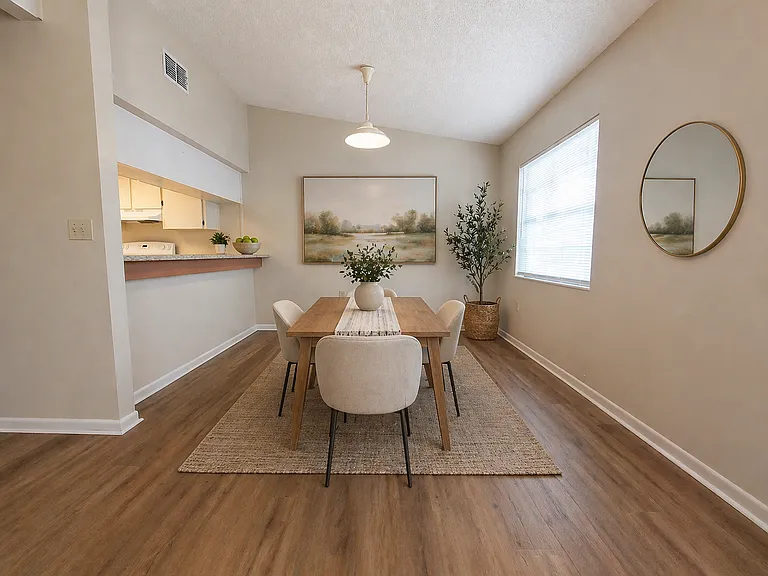 1906 Crystal Grove Dr — Photo 3