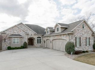 4001 Windham Woods Ct SE, Cedar Rapids, IA 52403