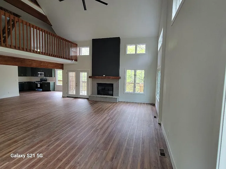1685 Treetop Ln — Photo 4