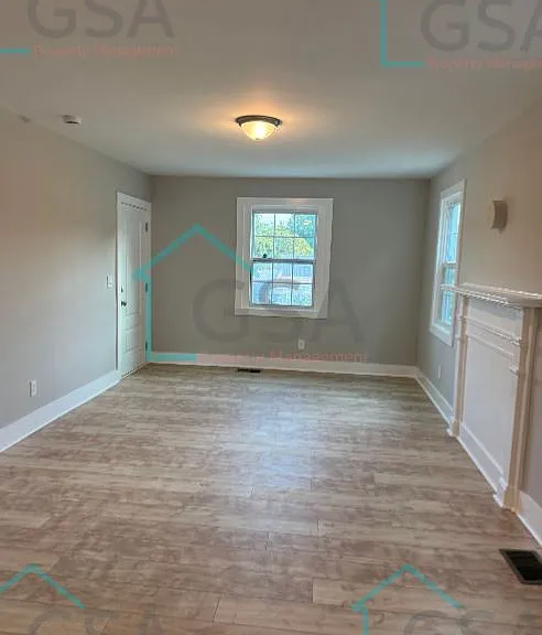 694 Saxon Ave — Photo 6
