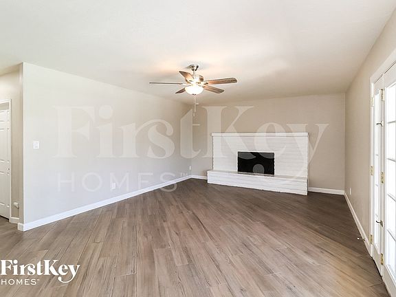 3rd image of 3127 W Shangri La Rd