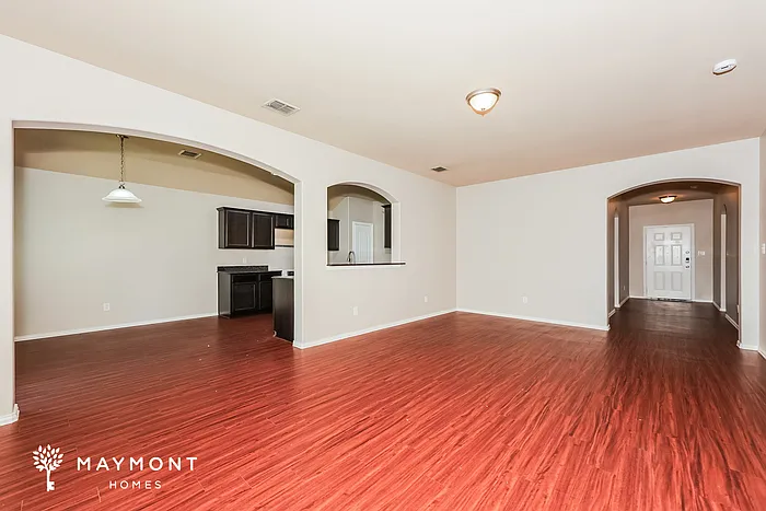 930 Haley Dr — Photo 3
