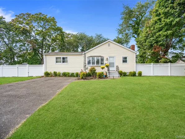 162 Carlls Path, Deer Park, NY 11729