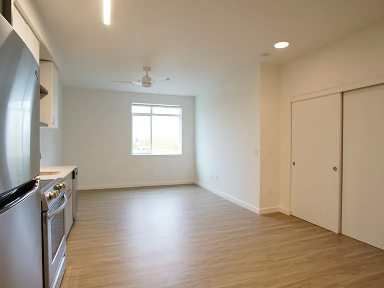 2320 N Vancouver Ave #304 — Photo 4