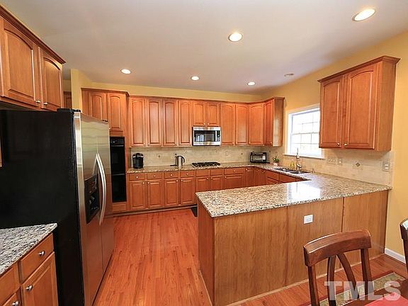 4th image of 616 Lemontree Ln