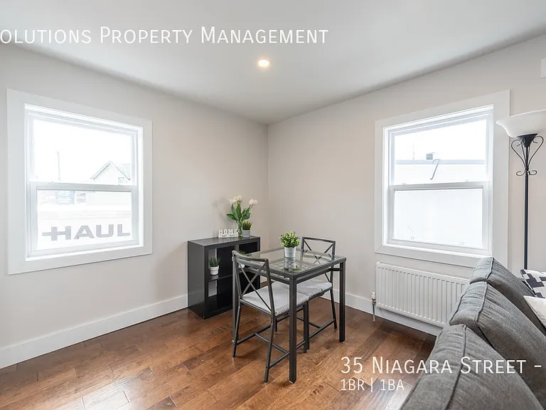 35 Niagara St #4 — Photo 6