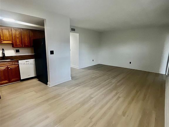 5th image of 1530 NE 136th St #18