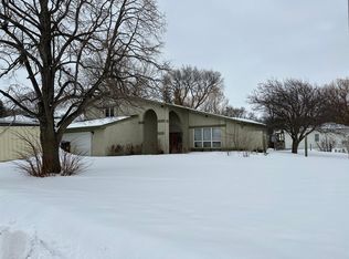 605 Verona Ave, Windom, MN 56101
