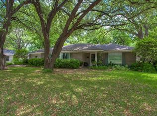 2925 Hartwood Dr, Fort Worth, TX 76109
