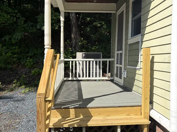 (undisclosed Address), White River Junction, VT 05001