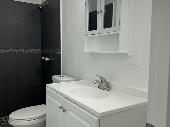 5th image of 18001 NW 44th Ave #B