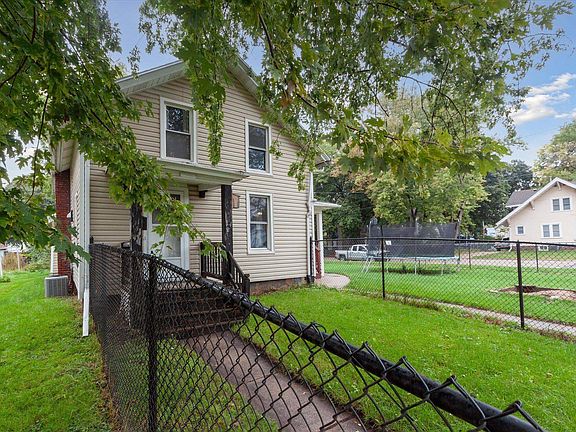 2nd image of 721 Glen St