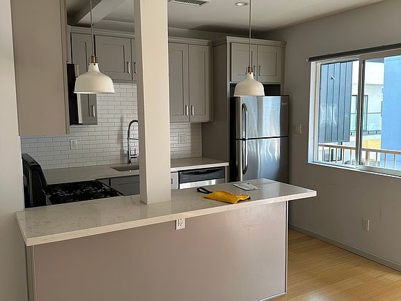 3rd image of 5646 Fountain Ave APT 4