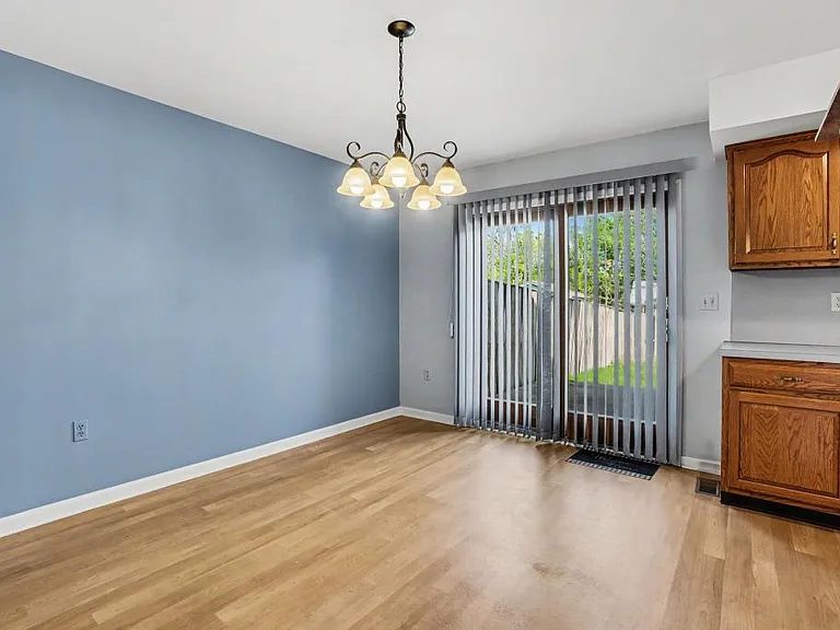 99 Lee Ann Ct — Photo 4