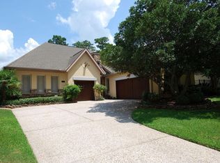 8 Greens Edge Dr, Humble, TX 77339