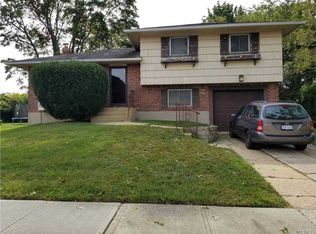 31 Newcastle Ave, Plainview, NY 11803