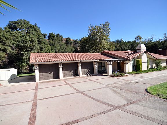 LARGE CIRCULAR DRIVEWAY